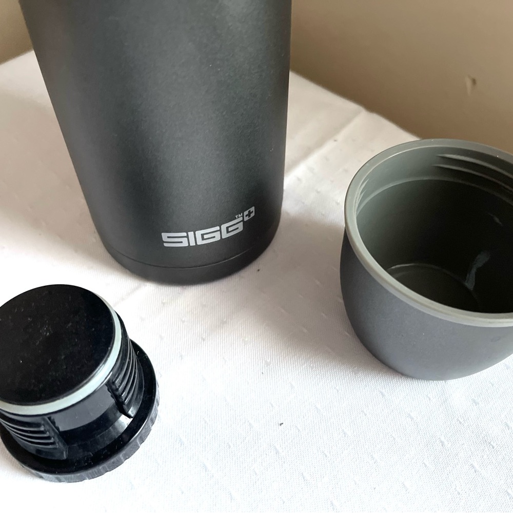 SIGG Switzerland gray thermos 1L